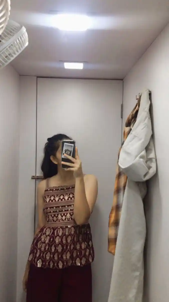 hijab-girl-hide-face-pic-dp