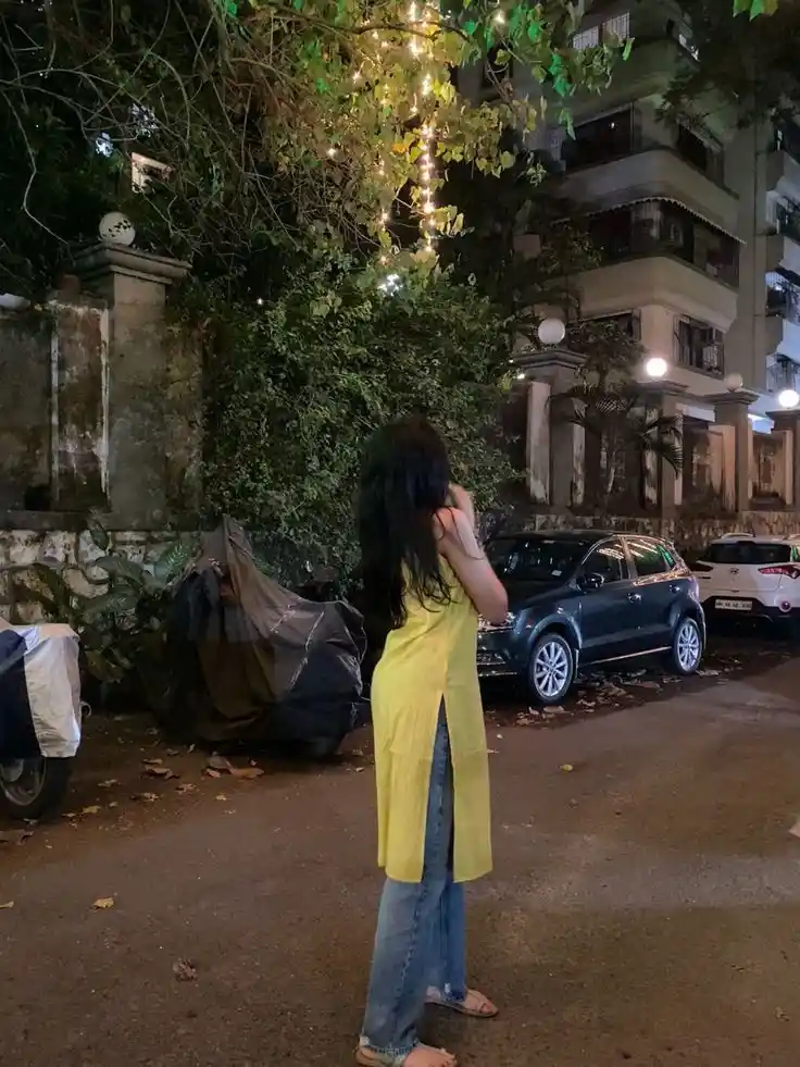 instagram-aesthetic-mirror-selfie