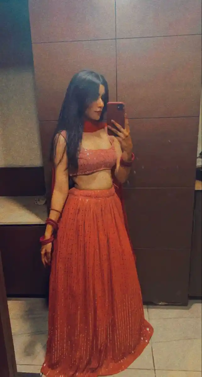 mirror-hijab-girl-dp