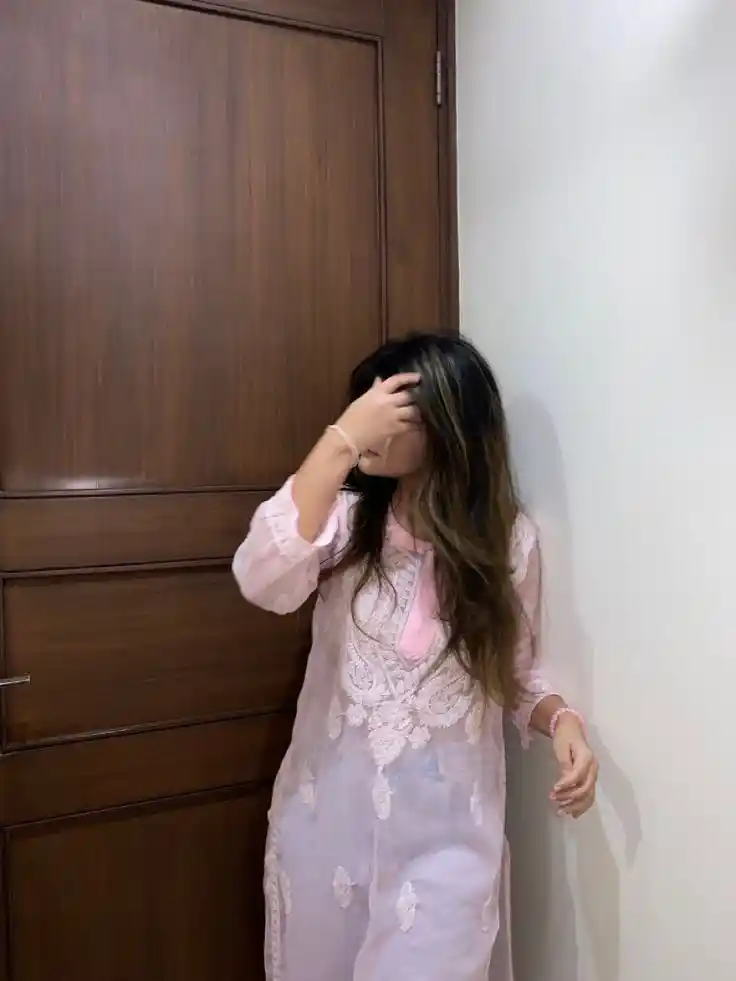 mirror-hijab-girl-dp