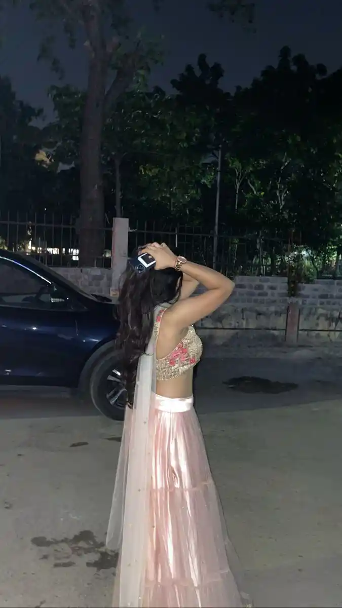 mirror-hijab-girl-dp