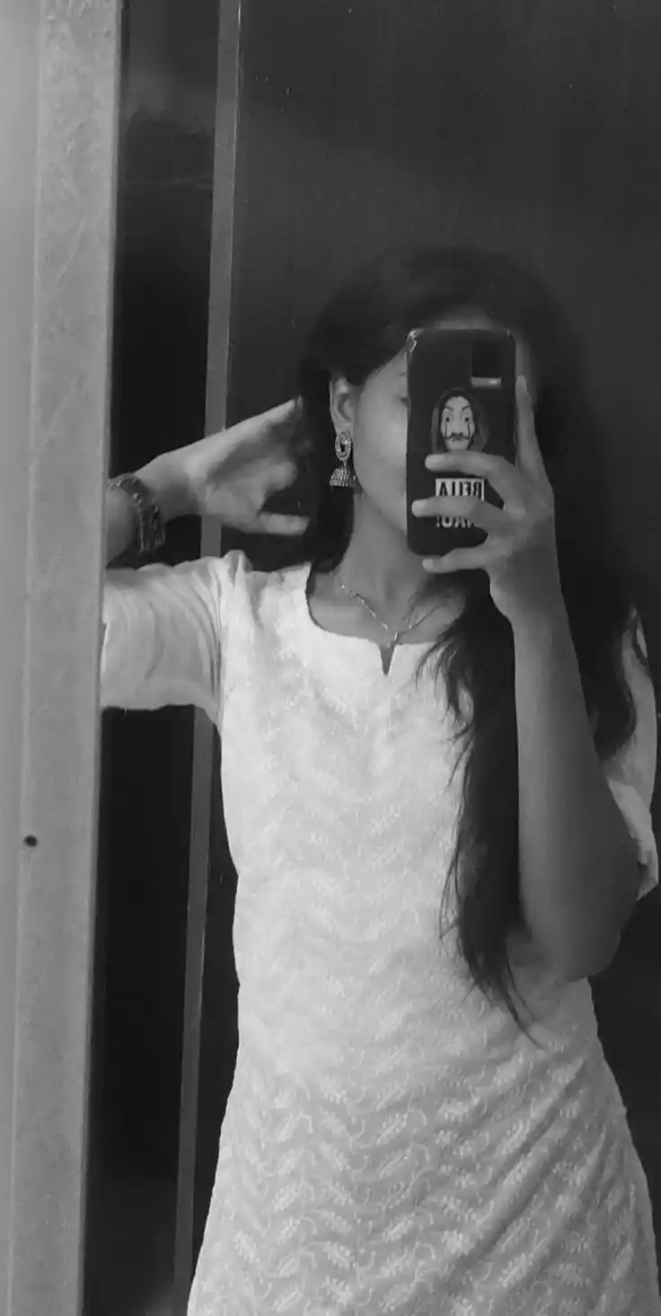 profile-hidden-face-mirror-selfie-dp