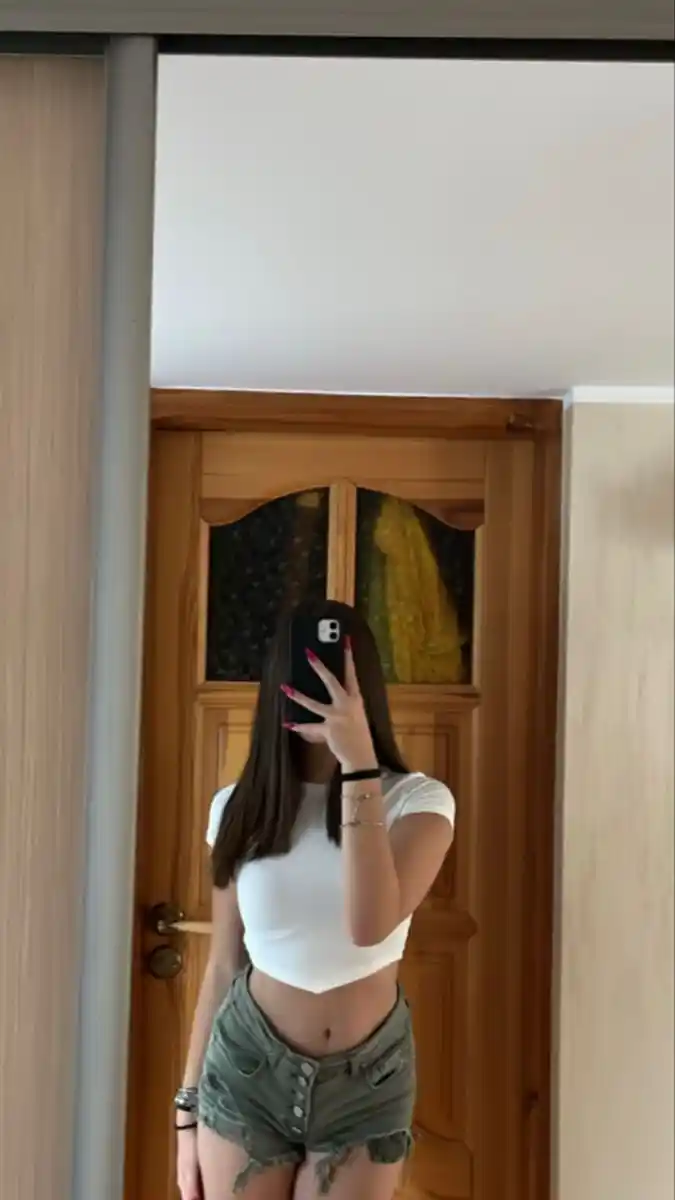 real-simple-girl-image-hide-face