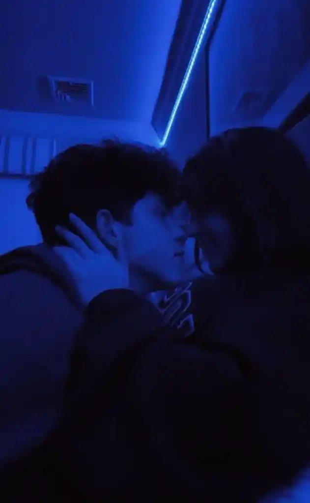 romantic-love-couple-dp