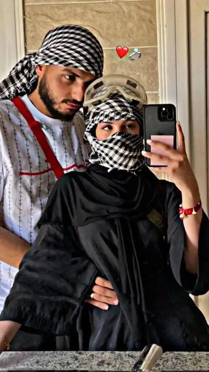 romatic-cartoon-couple-dp