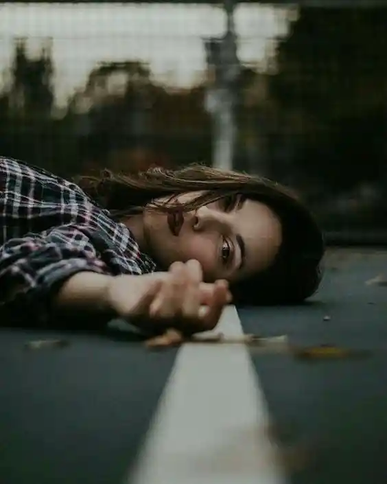 sad-girl-dp-for-whatsapp