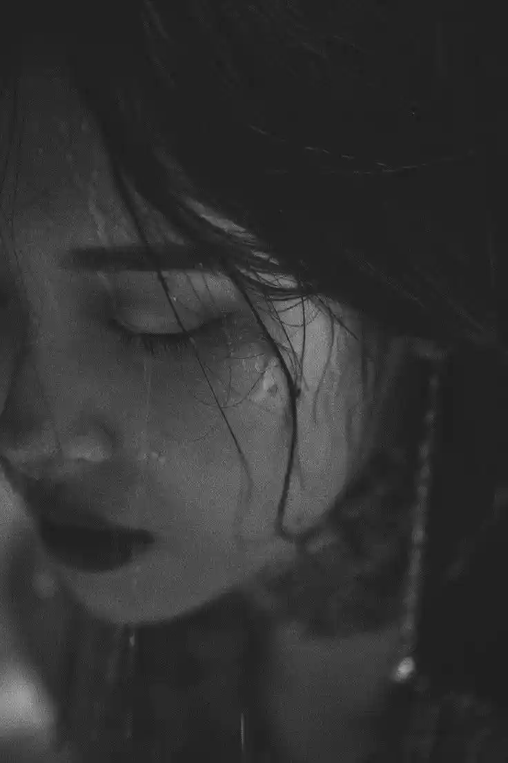 whatsapp-alone-sad-girl-dp