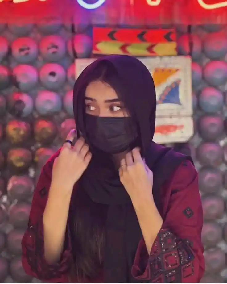 atittude-mask-girl-dp