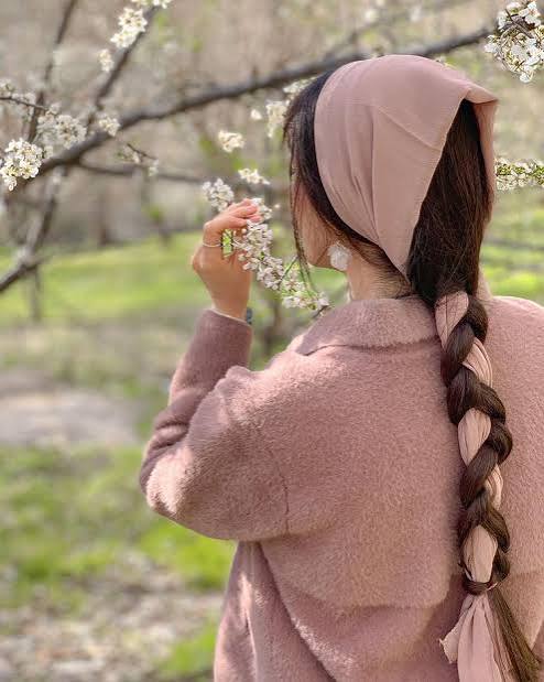 Cute Hidden Face Girls DP