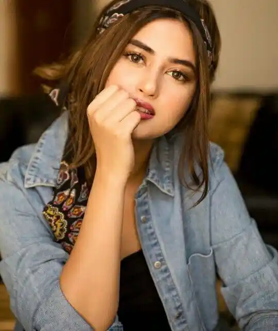 cute-girl-pic-for-whatsapp